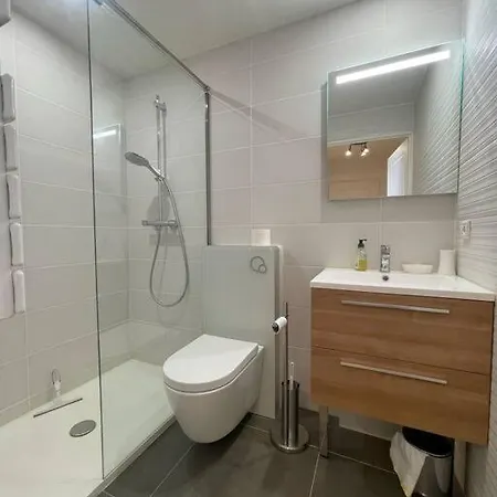 아파트 Le Romarin - Clim - Vue Et Jardin - 3 Chbres *